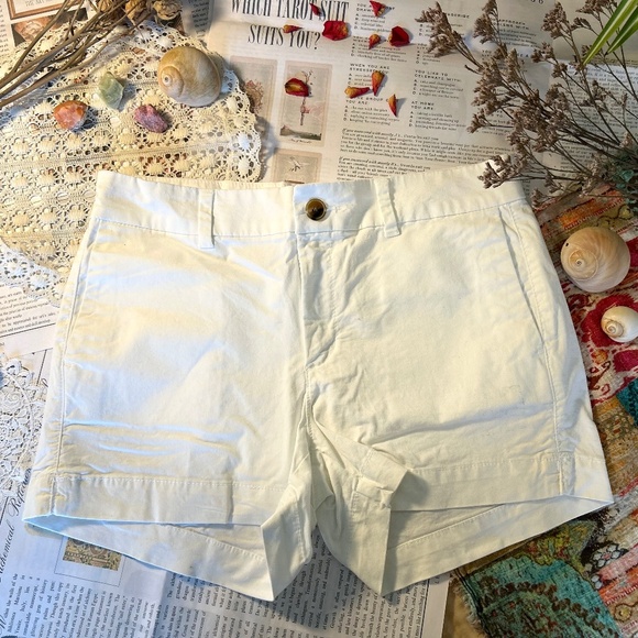 Old Navy White Everyday Short - Picture 1 of 4